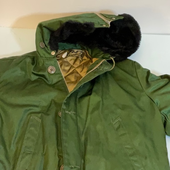 Timber King green large jacket. Has some wear but still a lot of use. Small snag - Picture 2 of 11
